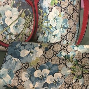 Gucci. Bloom wallet only